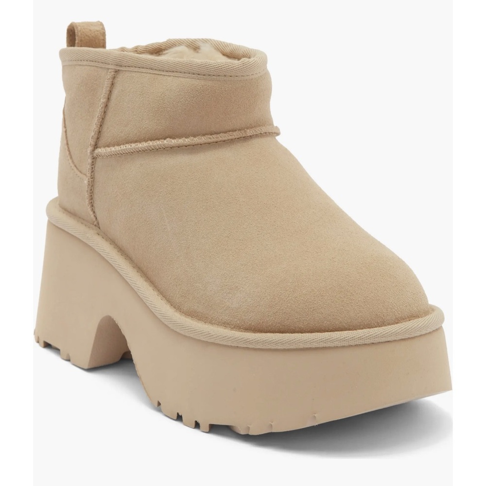 Ugg Classic Ultra Mini Platform Boots. Size 10